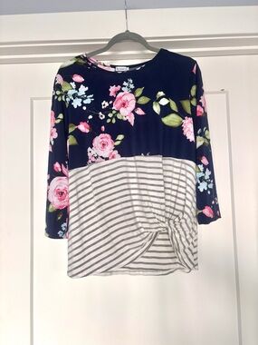 Egy California Navy/ Pink/ White Floral & Stripe Twist Front 3/4 Sleeve Top Sz L